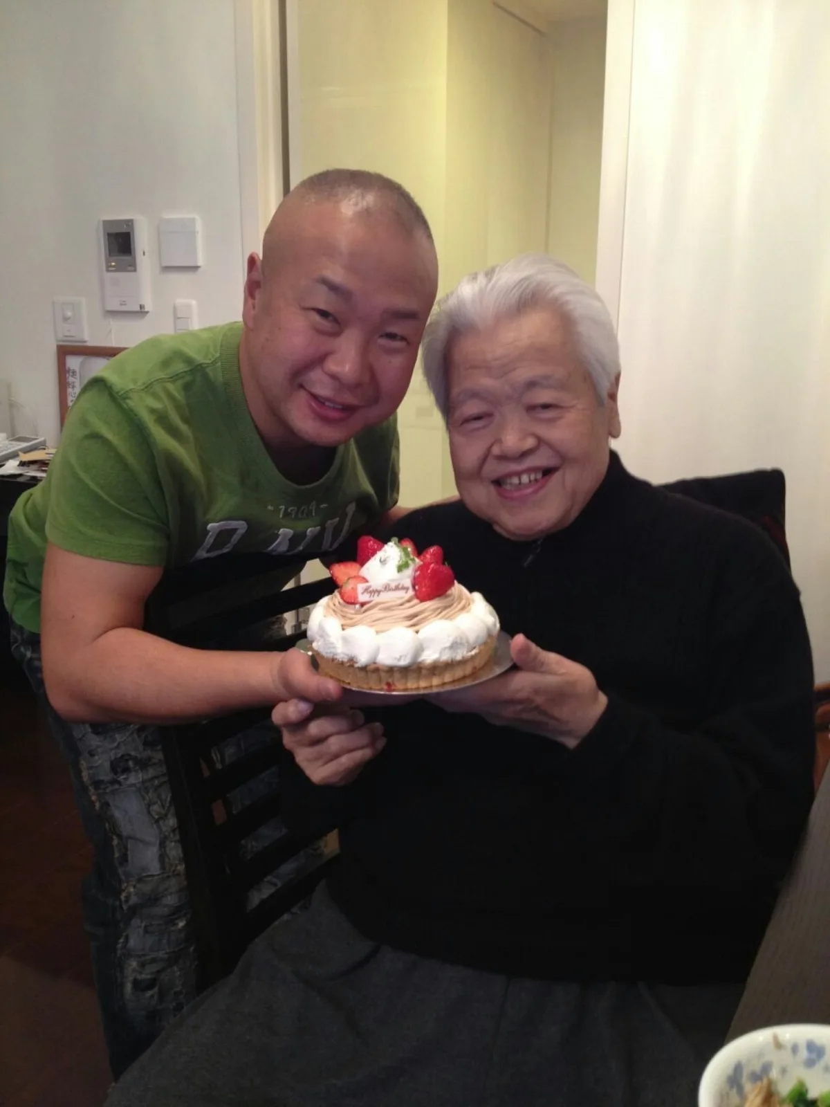 山岸一雄会長の誕生日を祝う田代浩二